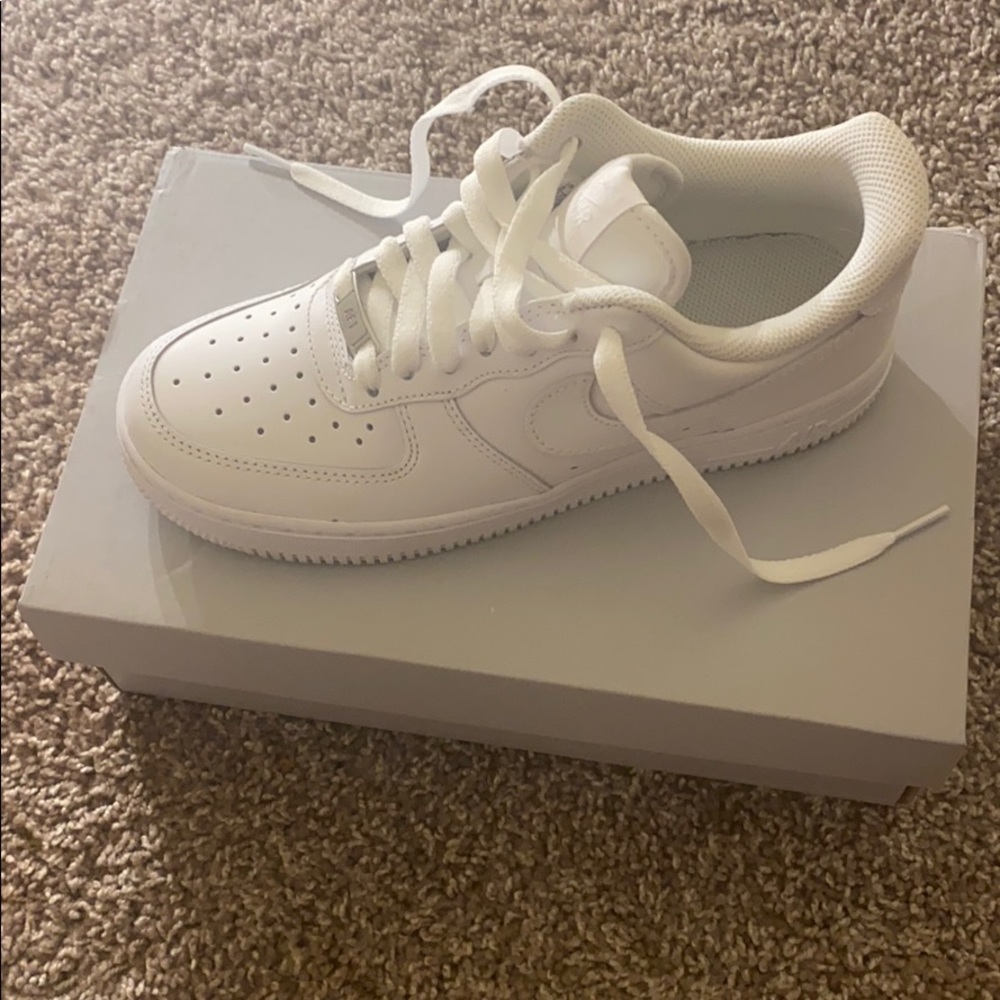 Only worn once fit me too big